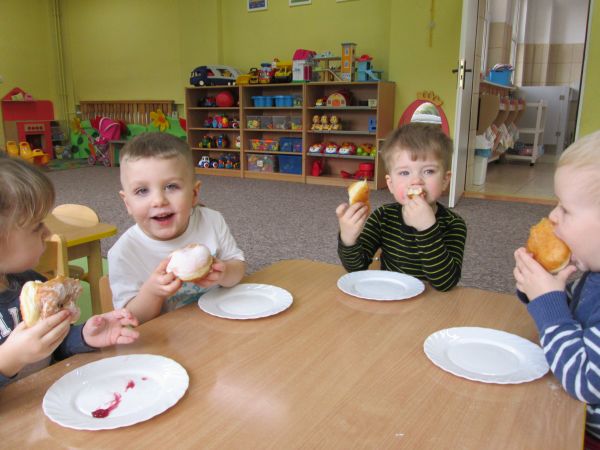 Wesołe nutki uwielbiają pączki
