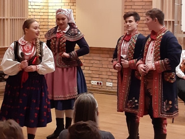 Z ludowym przytupem